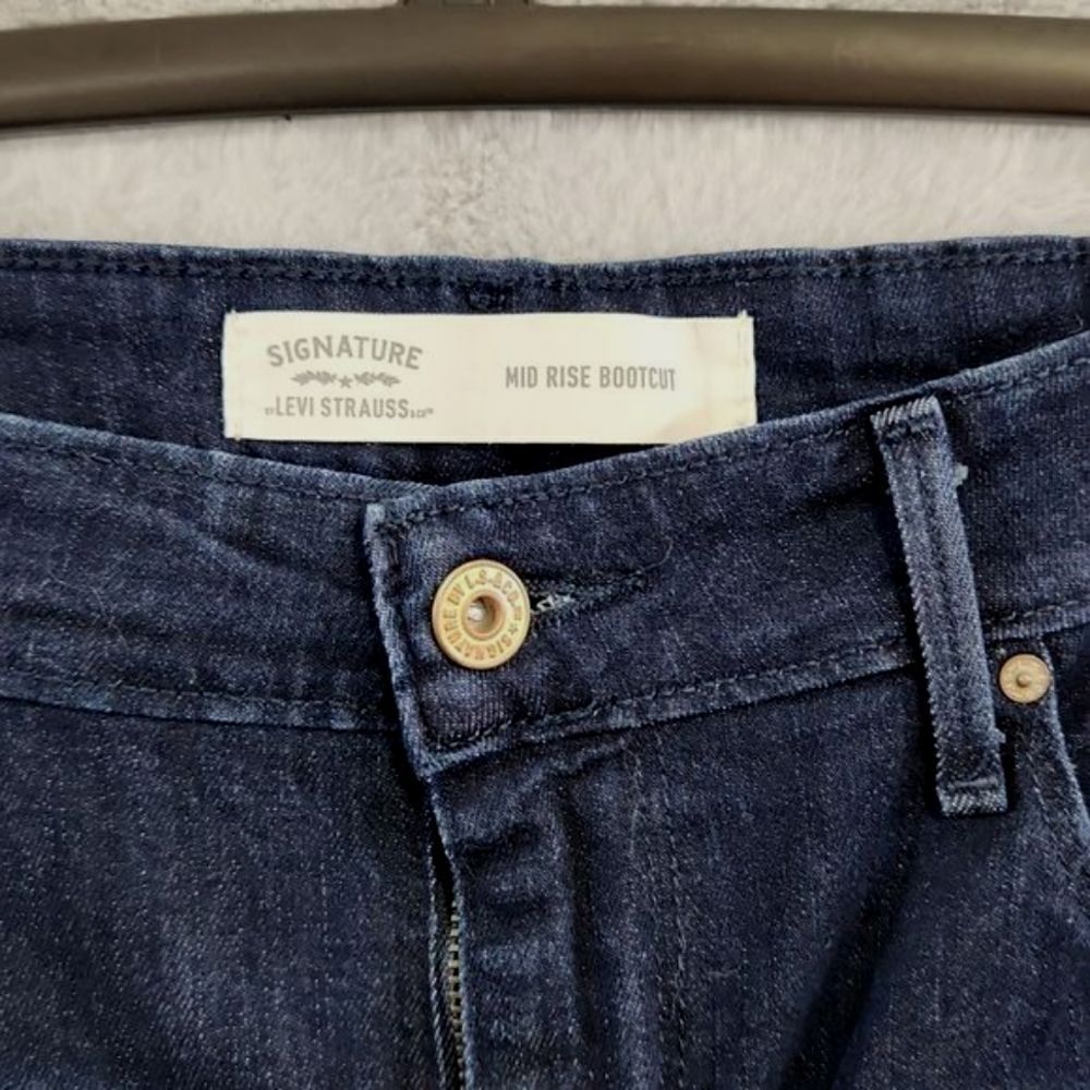 Signature LEVI STRAUSS Dark Wash Jeans MID RISE BOOTCUT - Picture 3 of 7